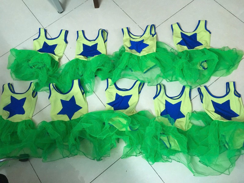 Váy múa thiếu nhi sao xanh – vàng xanh lá